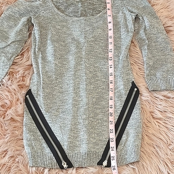 BeBe Cold Shoulder Sweater Silver Sparkle XS 3/4 Sleeve Decorated W ith Zippers - Picture 4 of 8